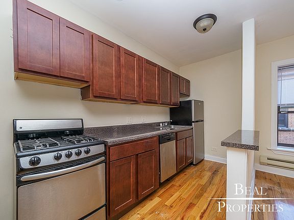 3rd image of 821 W Cornelia Ave #821A-112