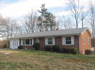140 Oak Summit Rd, Winston Salem, NC 27105