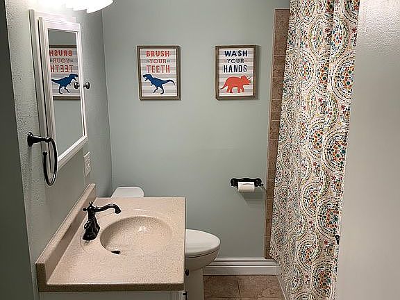 4th image of 3540 Lakeview Blvd