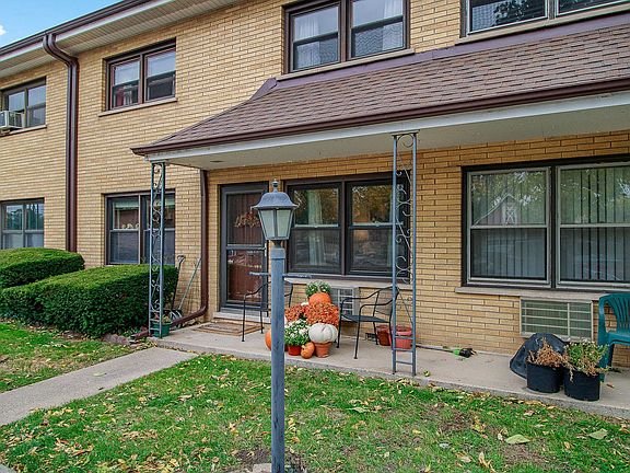 3rd image of 18333 Wentworth Ave APT 9