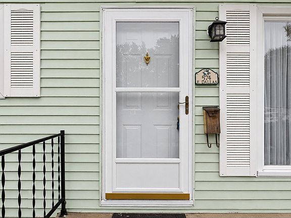 2nd image of 574 E Dallas Ave