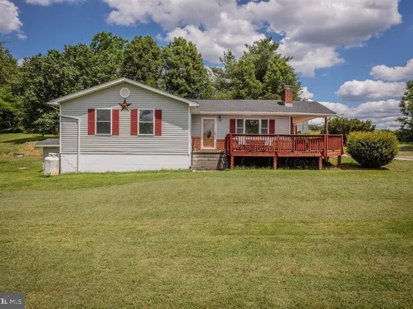 1627 Barbershop Rd, Edinburg, VA 22824