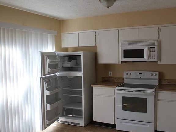 4th image of 9404 Forest Hills Cir