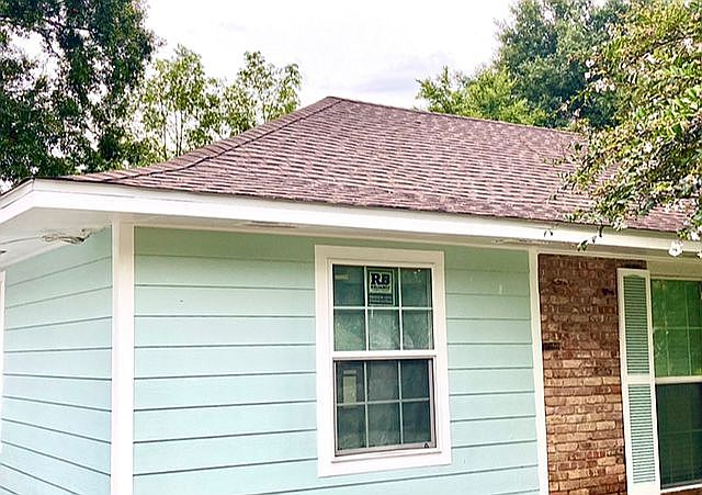 2nd image of 2265 Carolyn Ave