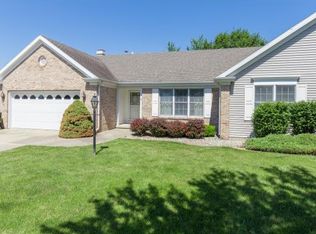 12 Eagle Point, Charleston, IL 61920