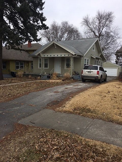 1st image of 1018 E 76th St