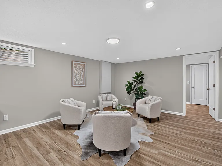 6232 Woodson Rd — Photo 49