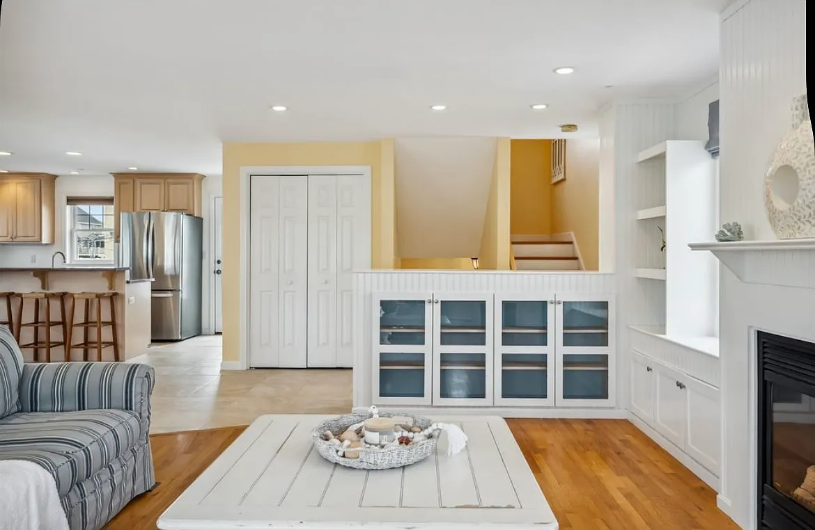 3 bed, 1979 sqft, $3,000 — Photo 4