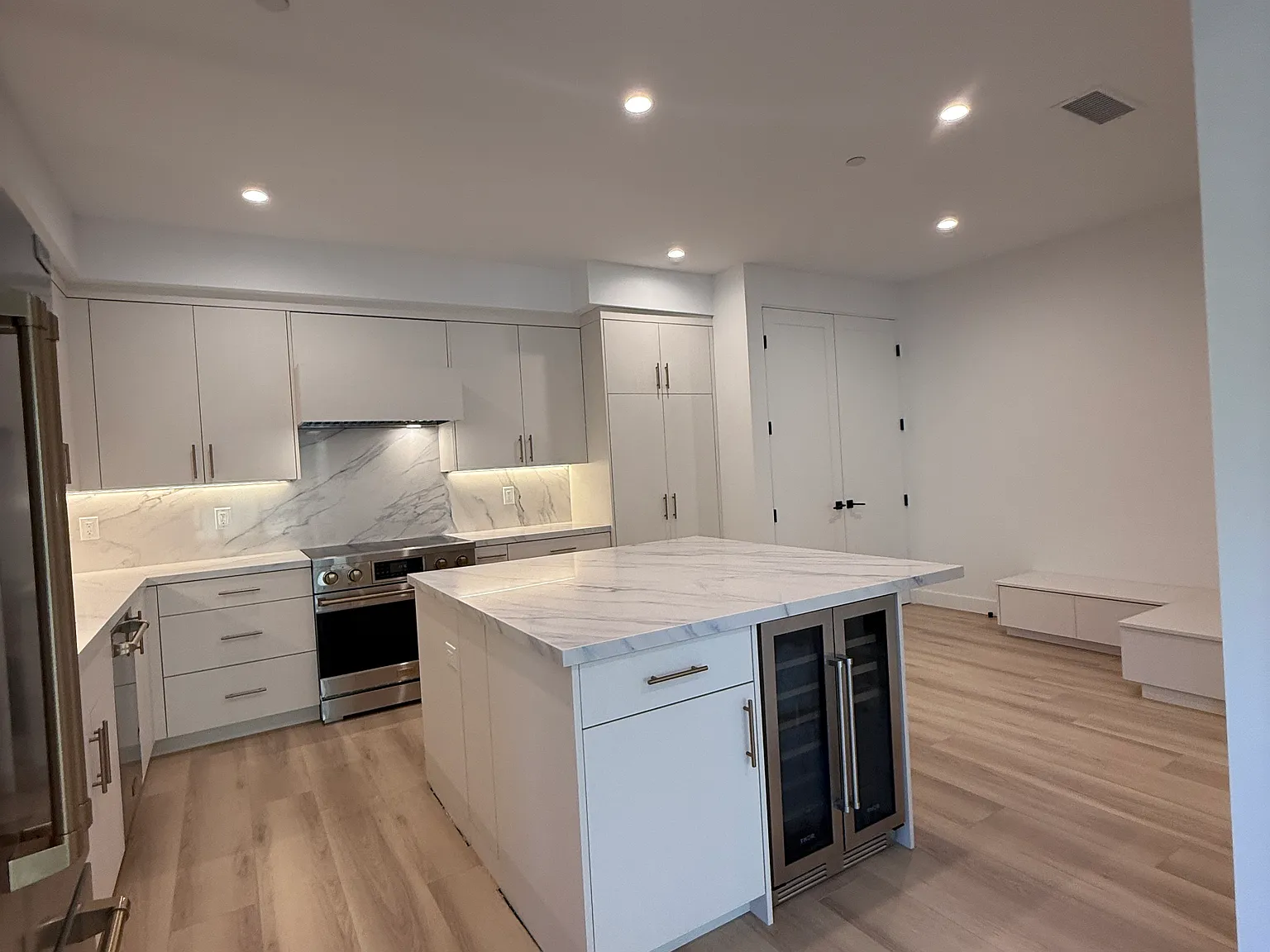 4 bed, 2025 sqft, $7,000 — Photo 4