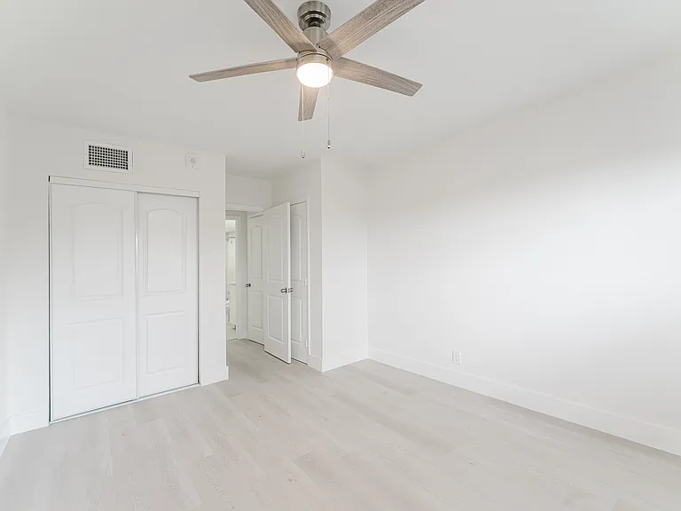 Deerfield East — Photo 19
