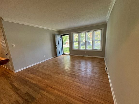 4th image of 13 Oak Leaf Ln