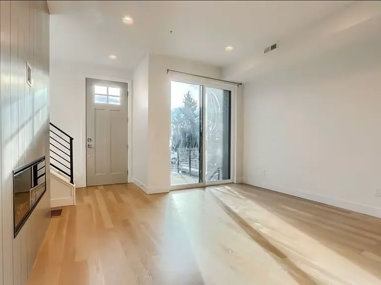 5469 S Curtice St #H — Photo 8