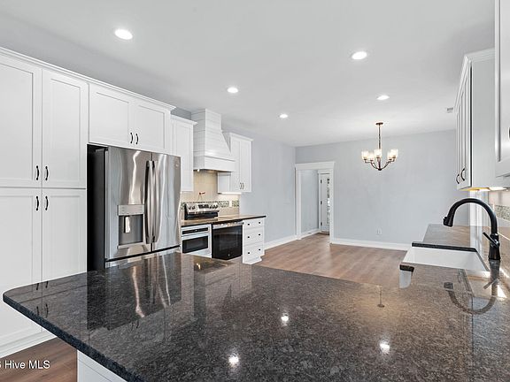 4th image of 202 NE 33rd Street