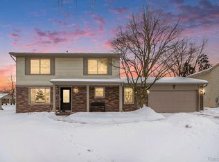 40241 Oak Tree Rd, Novi, MI 48375