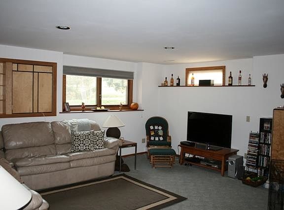 3rd image of 711-713 Lichte Dr