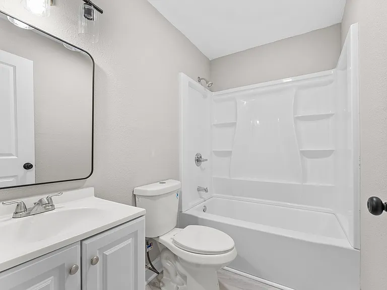 2124 Woodbine Ave — Photo 12