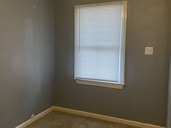 5th image of 2813 Barry St
