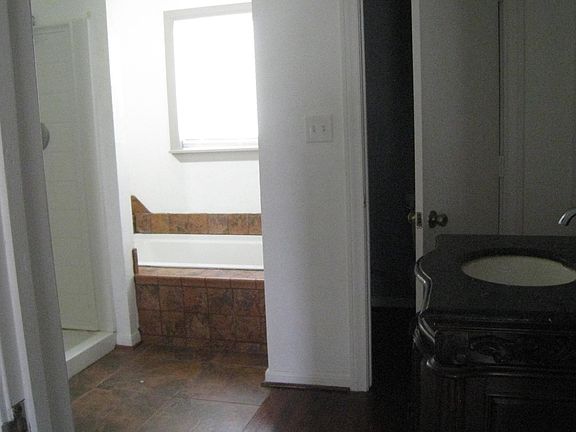3rd image of 5514 Aspen St