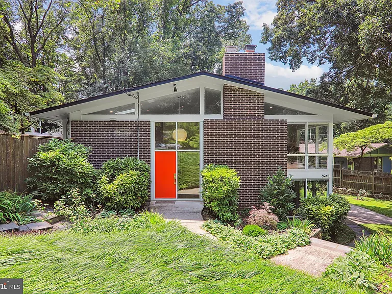 3945 Rickover Rd — Photo 1