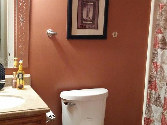 Hall Bathroom with Full bathtub