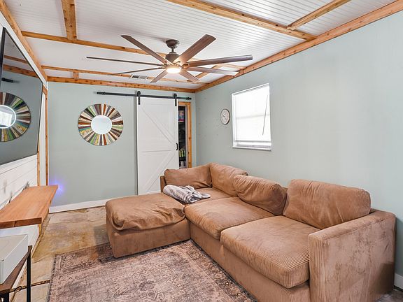 3rd image of 623 SW 35th Street