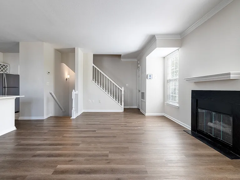 Cameron Court — Photo 17