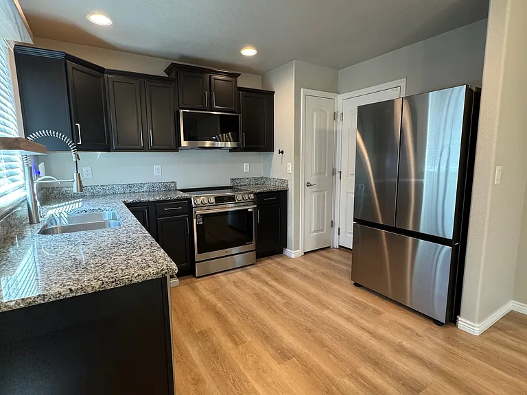 6802 Galpin Dr — Photo 2