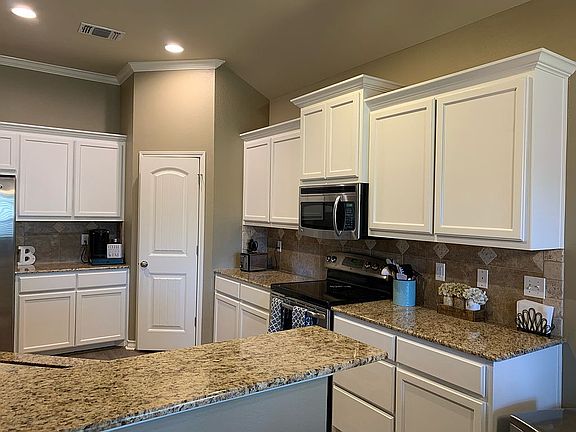 2nd image of 5910 Southampton Pl