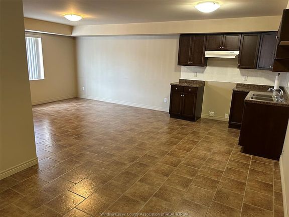 3rd image of 448 Simcoe St #102