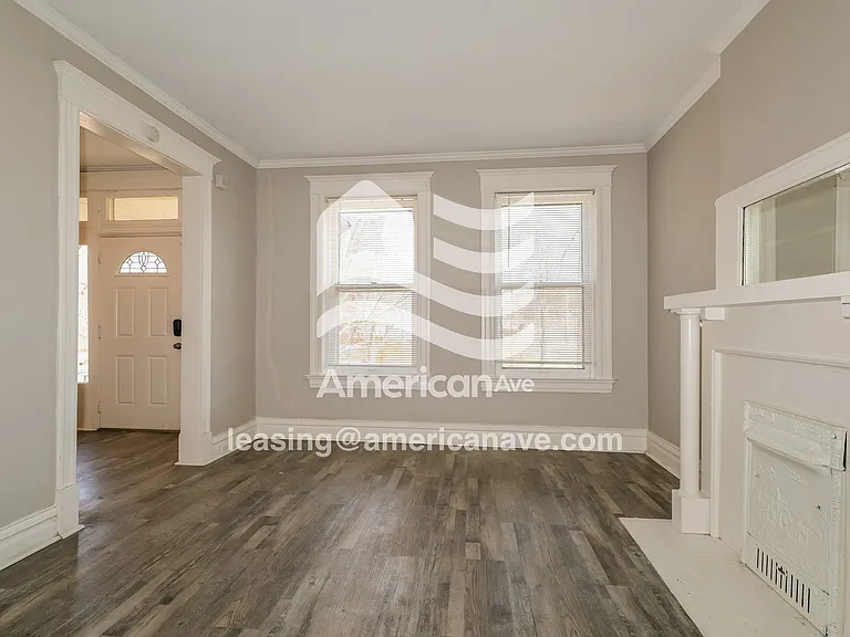 1205729_003_wm_-_living_room_13596251.jpg