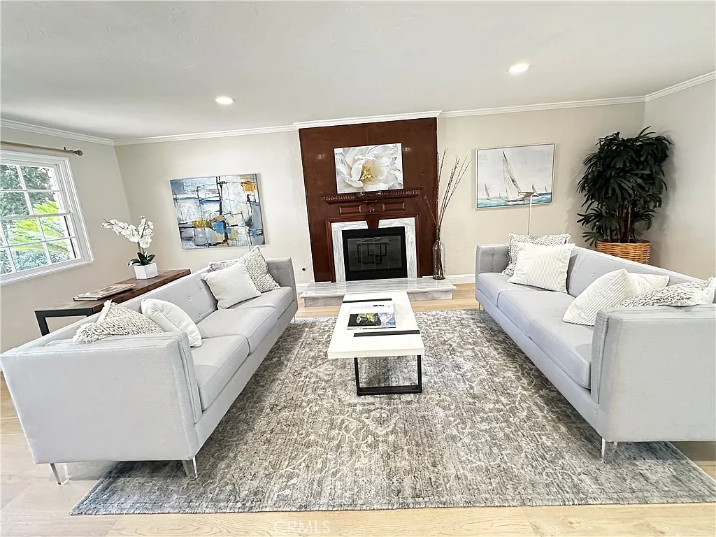 5 bed, 5.5 bath, 4989 sqft, $18,000 — Photo 3