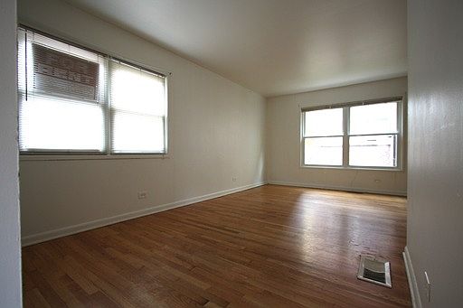 2nd image of 1327 W Columbia Ave
