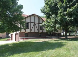 1754 NE Ridgeview Dr, Lees Summit, MO 64086