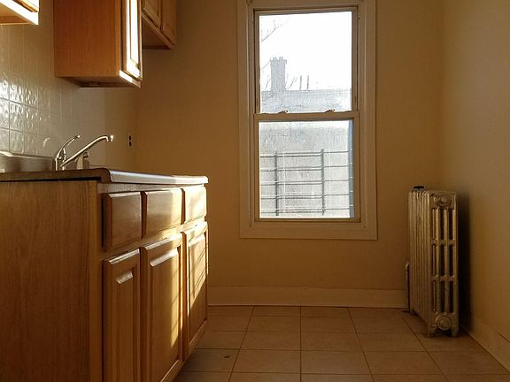 3rd image of 33 Oak St #2