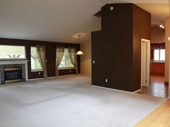 5th image of 16615 136th Ave E