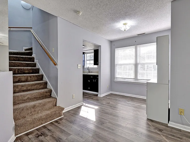 12928 Daybreak Cir — Photo 10
