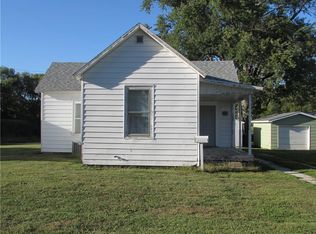 212 W Jefferson Ave, Chrisman, IL 61924