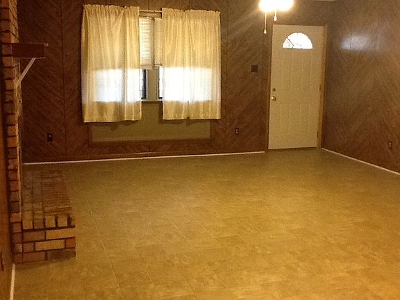 2nd image of 3842 Spencer St