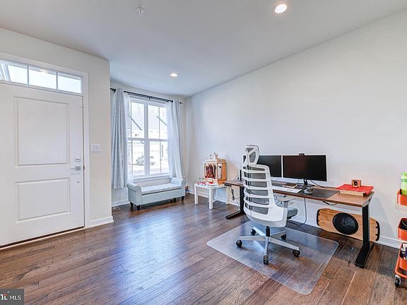 5th image of 204 Wystone Ct