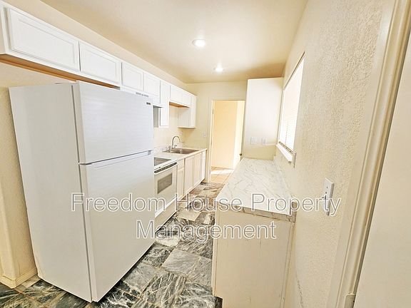 5th image of 1521 Old West Ave