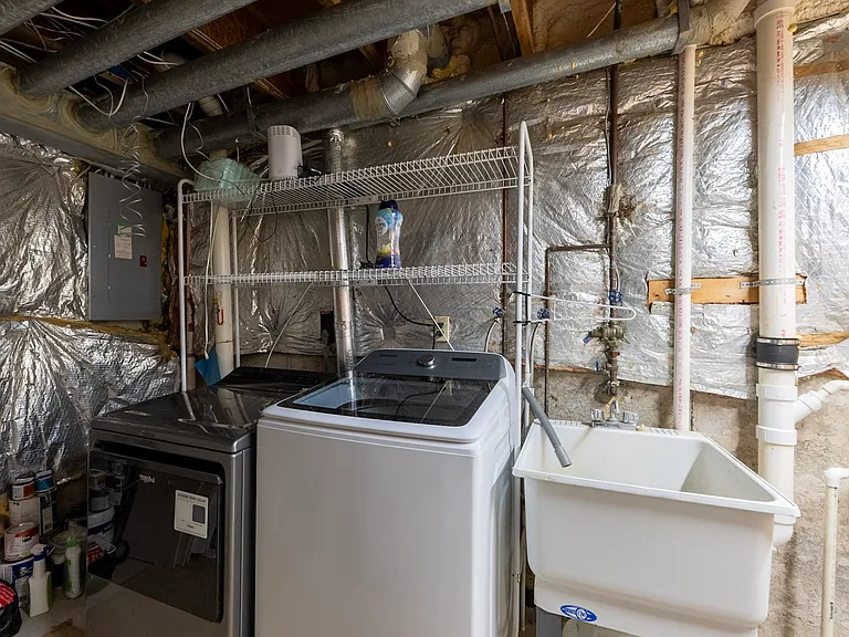 8031 Green Valley Ln — Photo 38