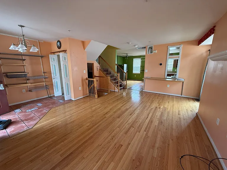 1822 Bruce Pl SE — Photo 1