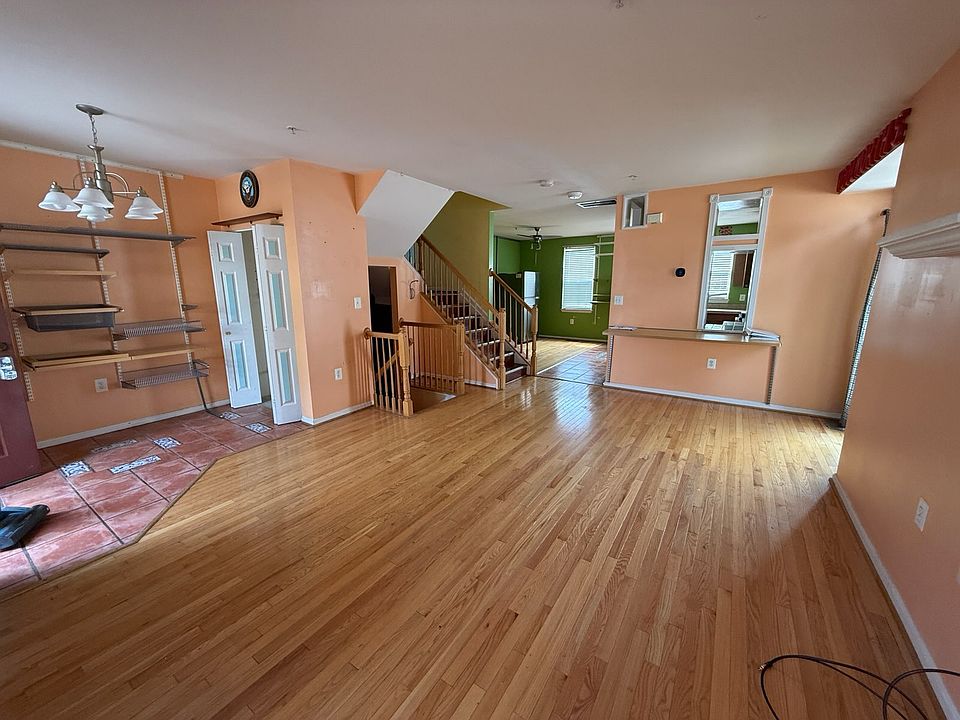 1st image of 1822 Bruce Pl SE