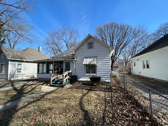 3rd image of 108 S Poplar St