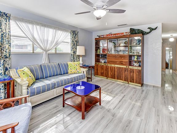 3rd image of 6 Granville Cir