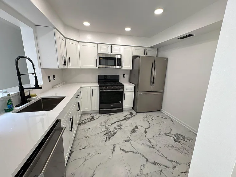 72304 Delaire Landing Rd #304 — Photo 15