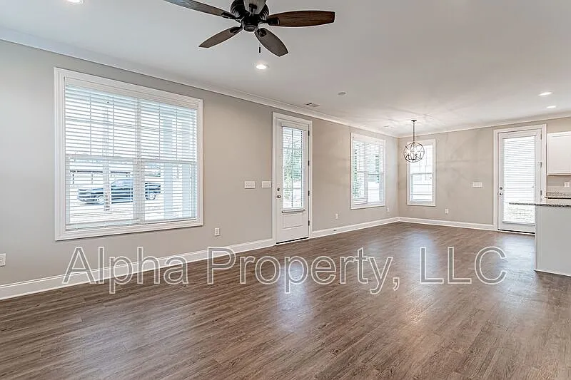 3 bed, 2.0 bath, 1270 sqft, $1,850 — Photo 4