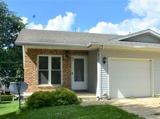 906 E 2nd St, Anamosa, IA 52205