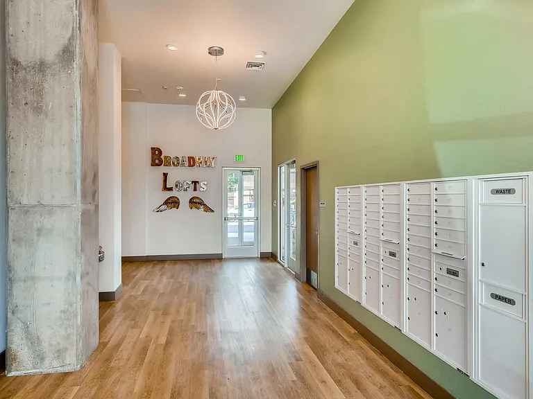 Broadway Lofts | Englewood, CO Apartments