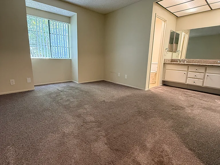 1360 Oxford Ave #5 — Photo 15